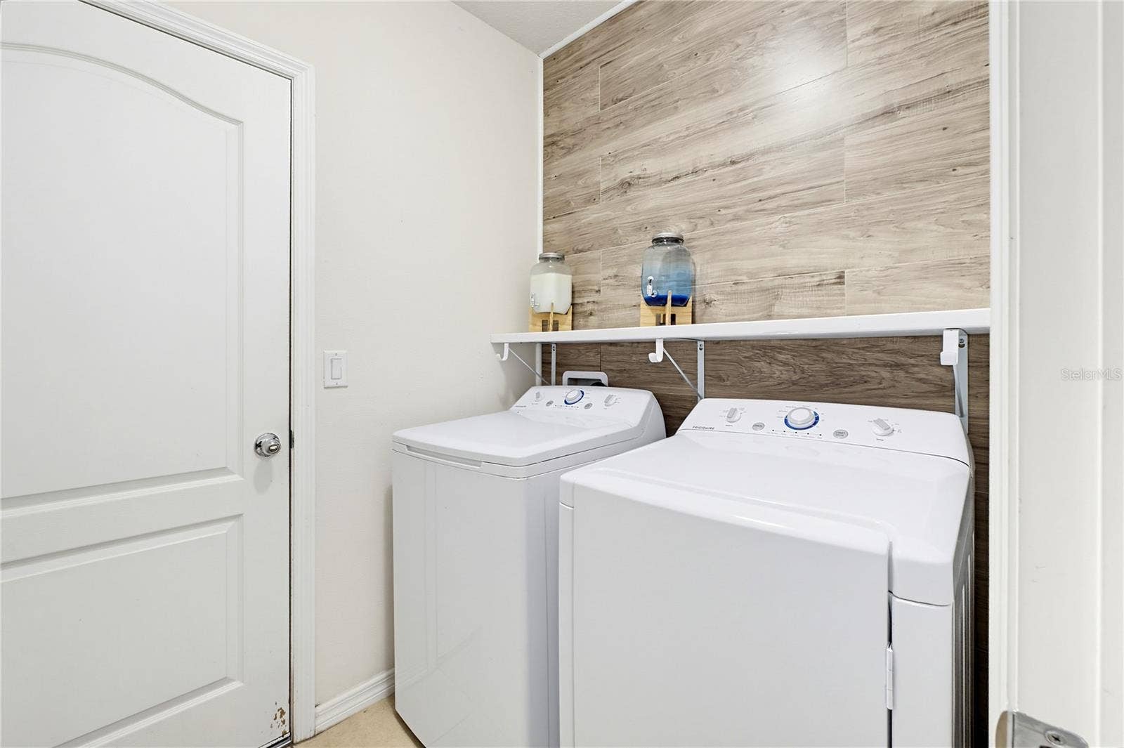 1085 BRENTON MANOR DRIVE, Winter Haven, FL 33881 Laundry Room