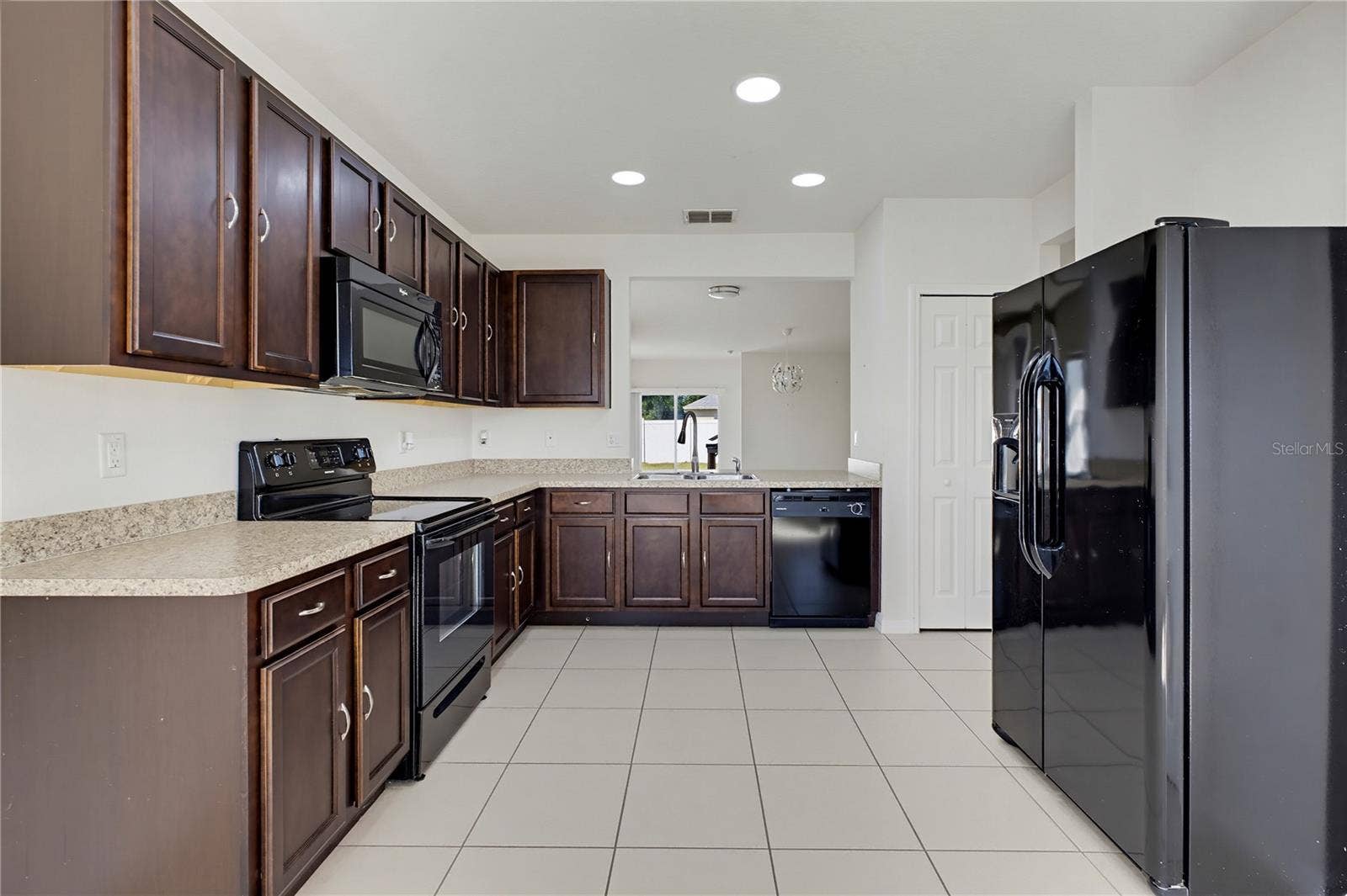 1085 BRENTON MANOR DRIVE, Winter Haven, FL 33881 Kitchen