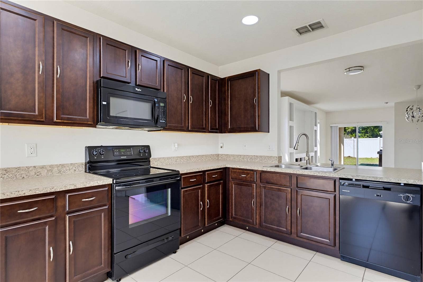 1085 BRENTON MANOR DRIVE, Winter Haven, FL 33881 Kitchen
