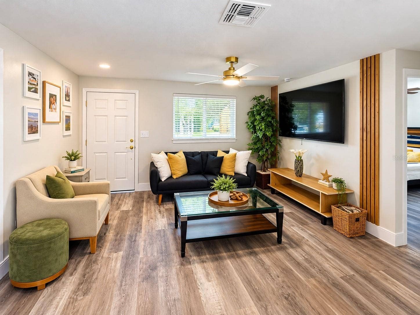 102 COSMOS DRIVE, Orlando, FL 32807 102 COSMOS DRIVE, Orlando, FL 32807