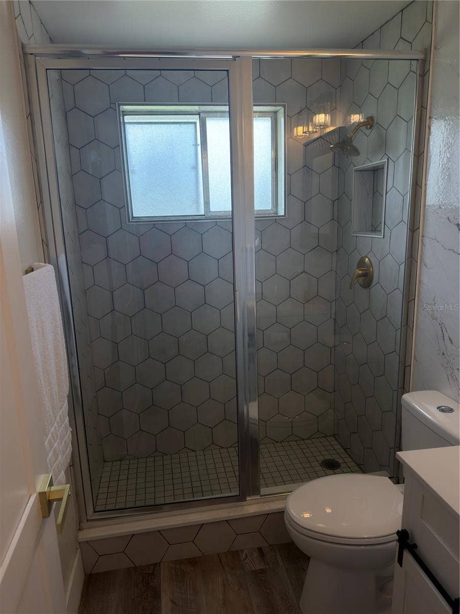 102 COSMOS DRIVE, Orlando, FL 32807 102 COSMOS DRIVE, Orlando, FL 32807
