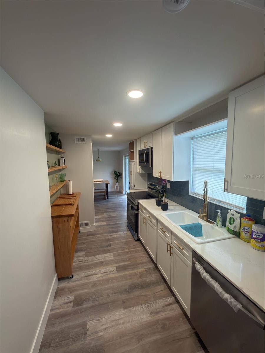 102 COSMOS DRIVE, Orlando, FL 32807 102 COSMOS DRIVE, Orlando, FL 32807