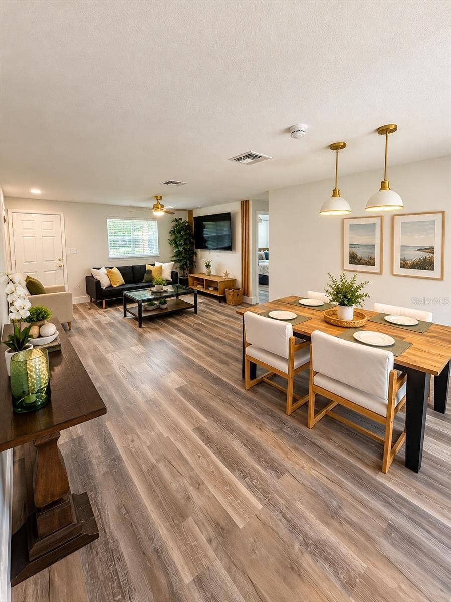 102 COSMOS DRIVE, Orlando, FL 32807 102 COSMOS DRIVE, Orlando, FL 32807