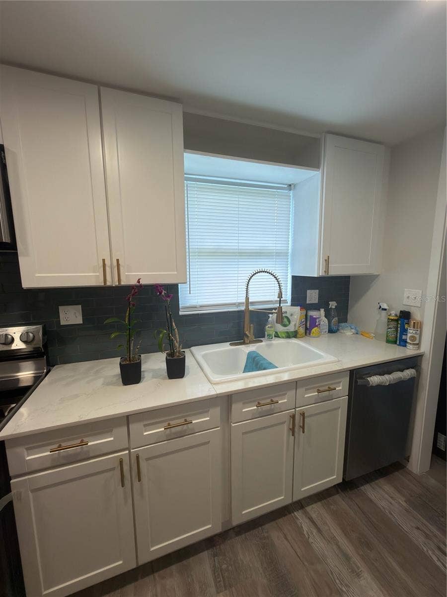 102 COSMOS DRIVE, Orlando, FL 32807 102 COSMOS DRIVE, Orlando, FL 32807