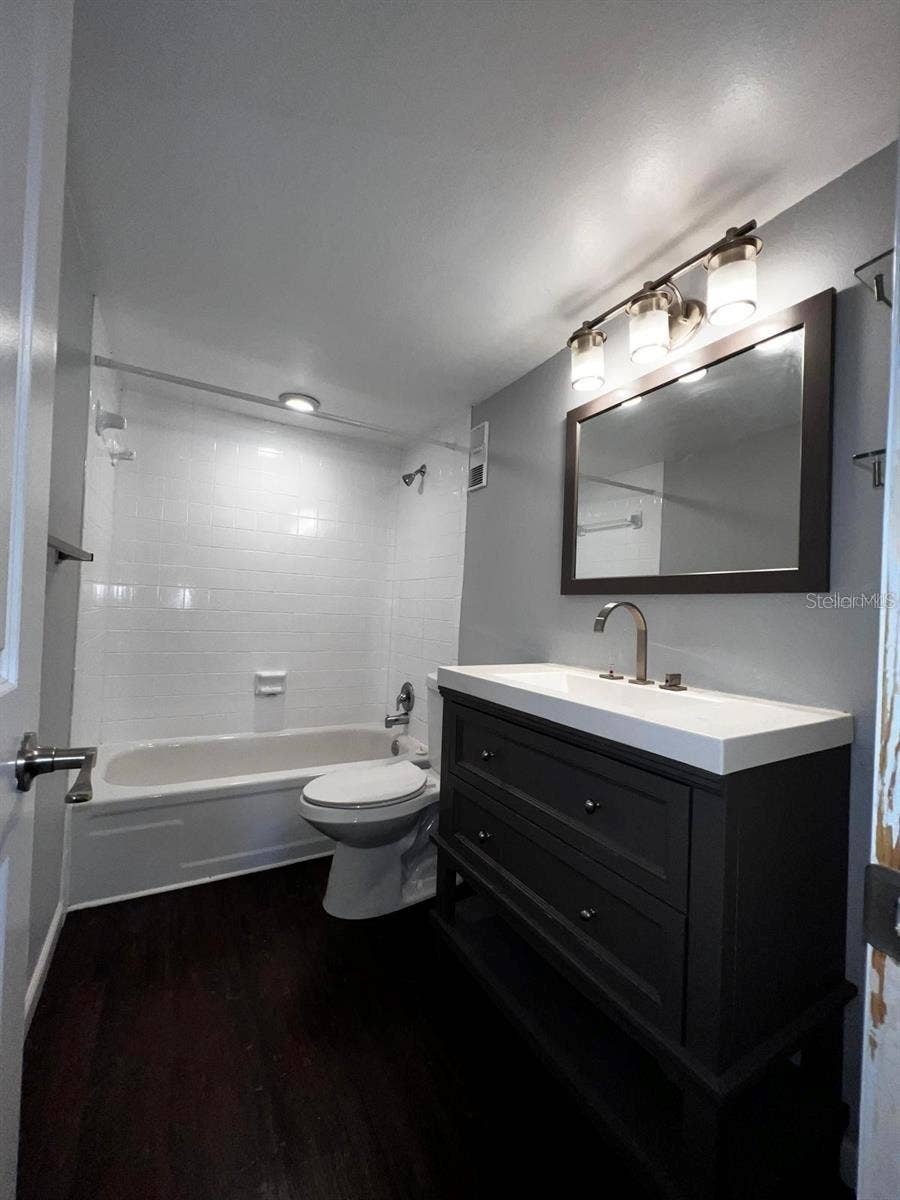 4575 S TEXAS AVENUE, #207, Orlando, FL 32839 4575 S TEXAS AVENUE, #207, Orlando, FL 32839