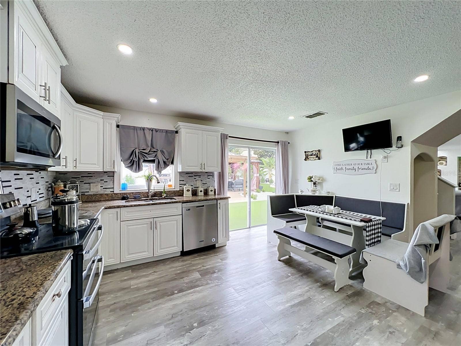 3275 AMBERLEY PARK CIRCLE, Kissimmee, FL 34743