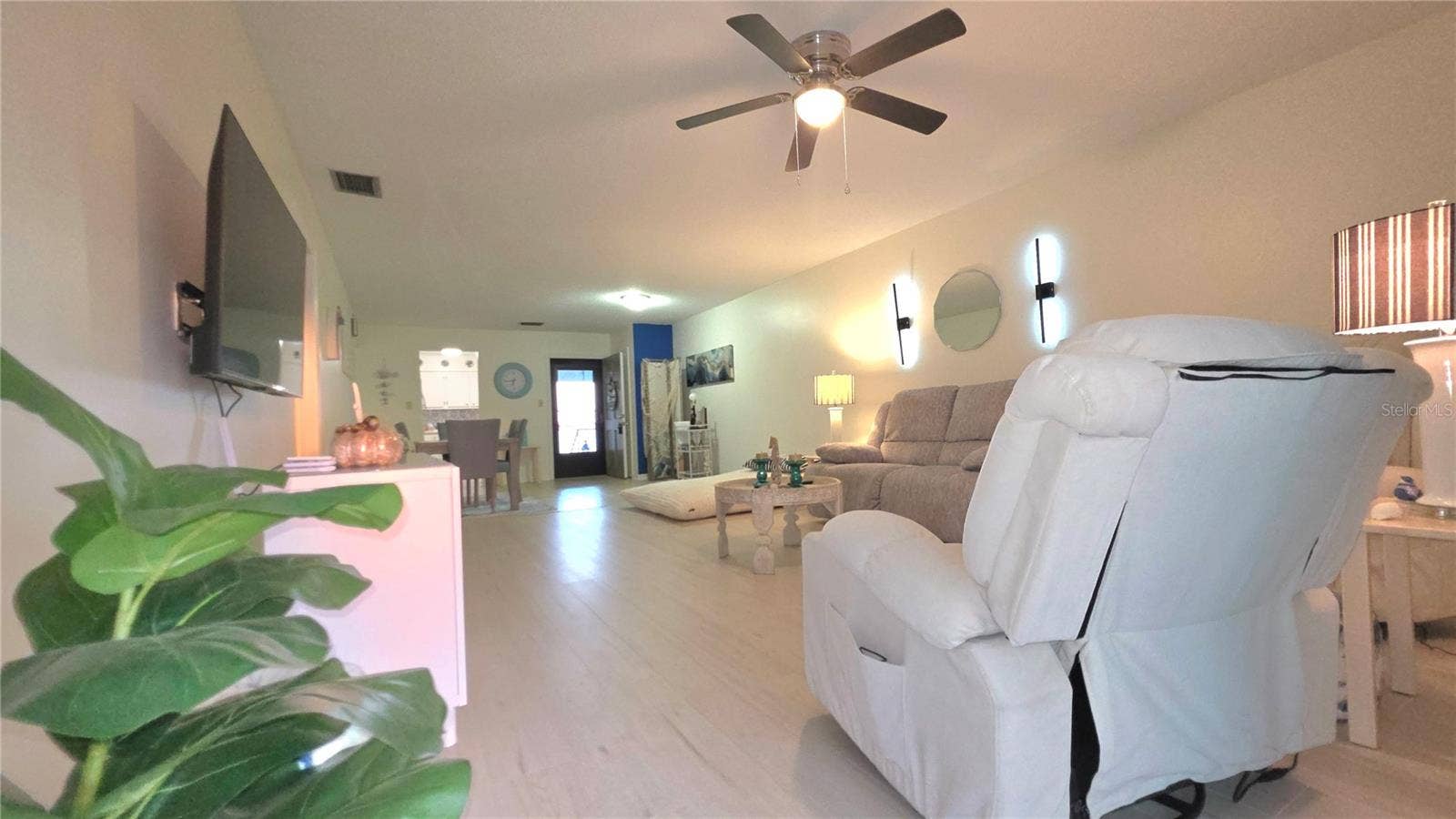 689 NW LAKE HOWARD DRIVE, #3B, Winter Haven, FL 33880