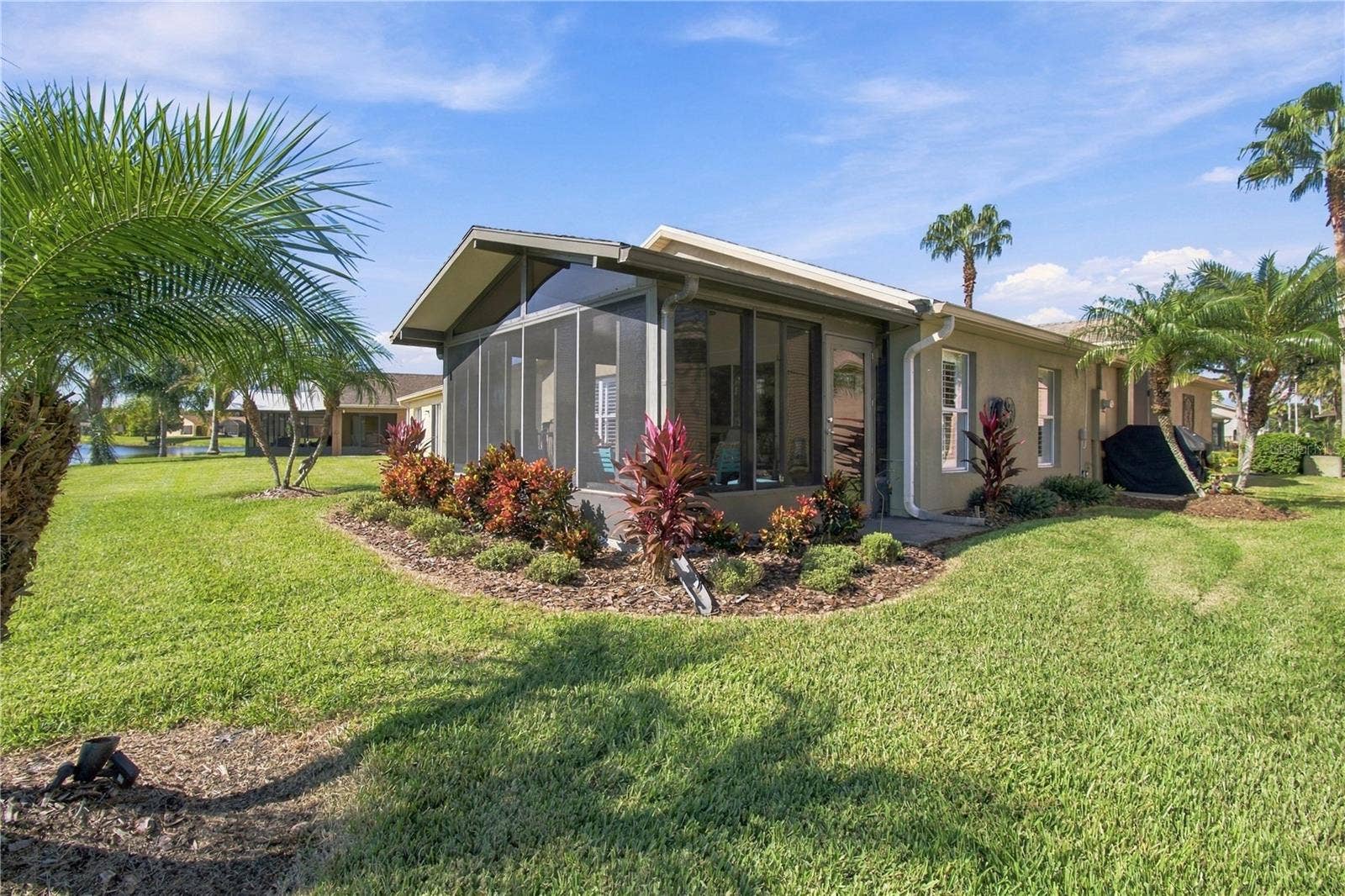 137 RIALTO RD, Poinciana, FL 34759 BEAUTIFULLY LANDSCAPED