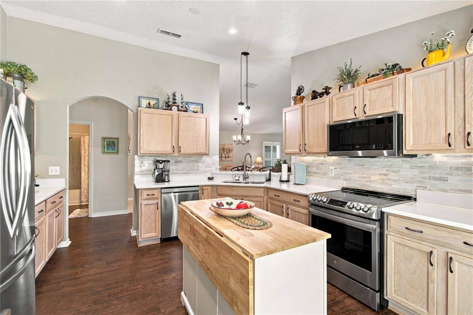 137 RIALTO RD, Poinciana, FL 34759 SPACIOUS KITCHEN