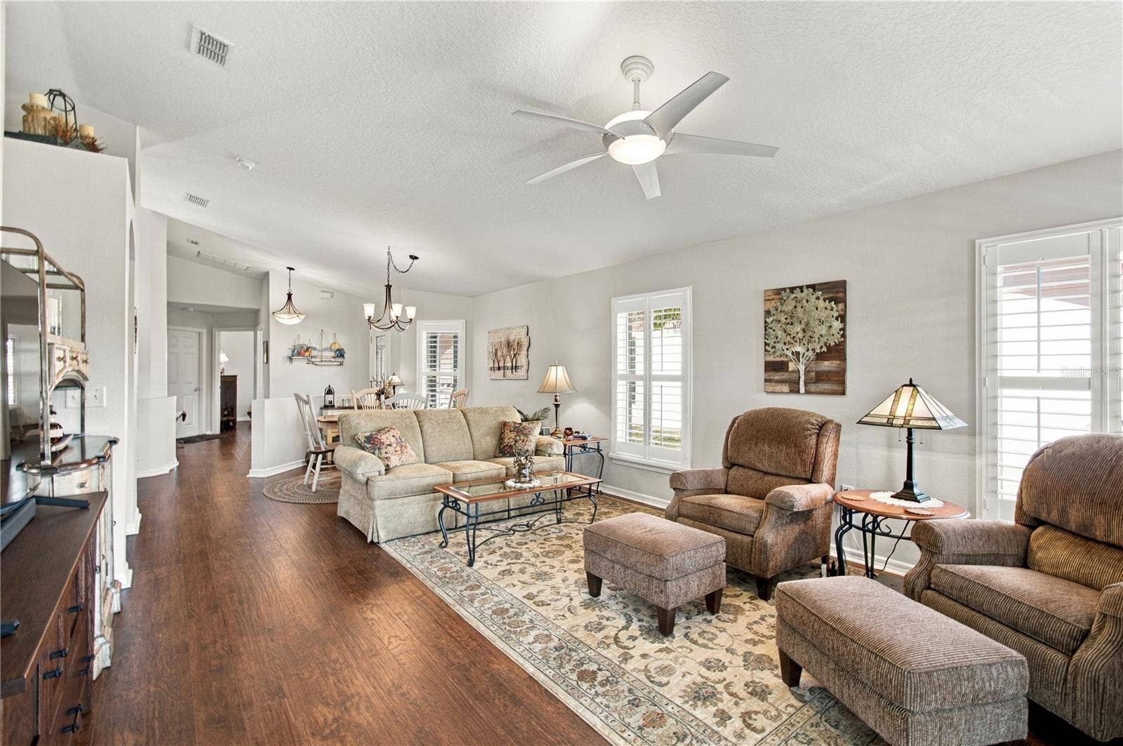 137 RIALTO RD, Poinciana, FL 34759 VAULTED CEILNGS