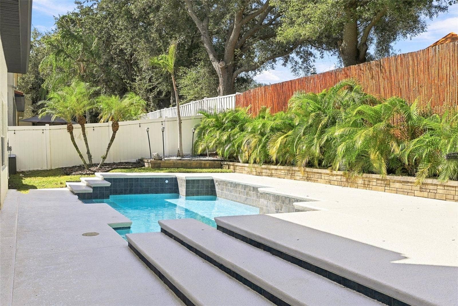 7002 PHILLIPS COVE COURT, Orlando, FL 32819 7002 PHILLIPS COVE COURT, Orlando, FL 32819