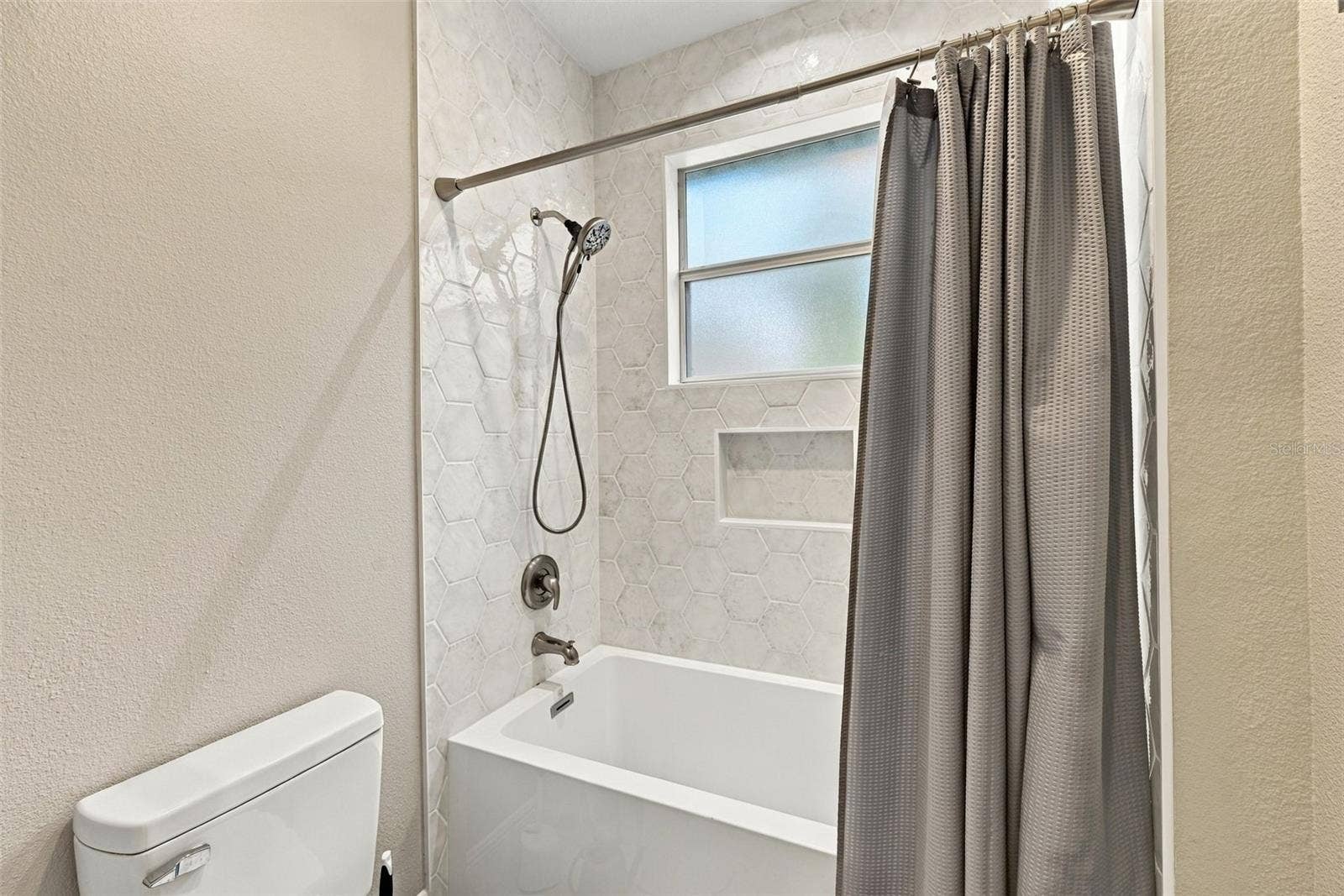 7002 PHILLIPS COVE COURT, Orlando, FL 32819 7002 PHILLIPS COVE COURT, Orlando, FL 32819