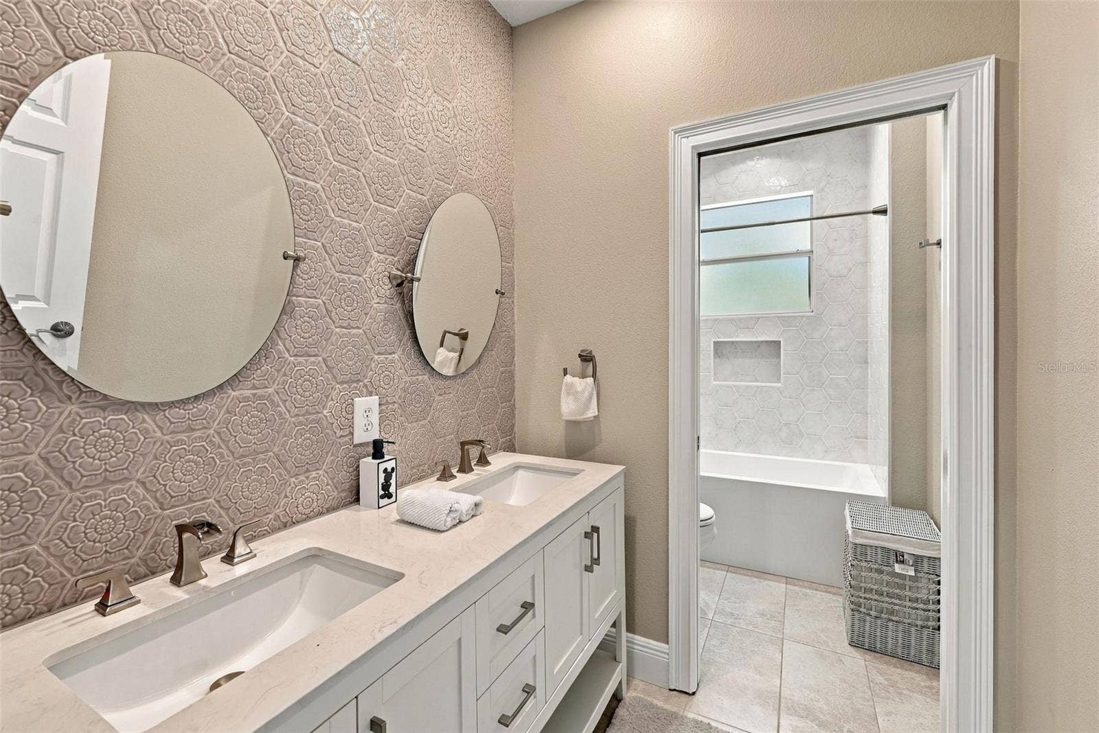 7002 PHILLIPS COVE COURT, Orlando, FL 32819 7002 PHILLIPS COVE COURT, Orlando, FL 32819