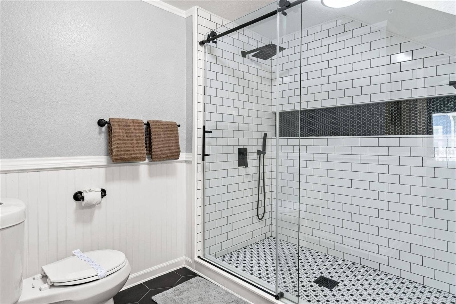 4600 YELLOWGOLD ROAD W, #105, Kissimmee, FL 34746 Primary Bathroom Downstairs.