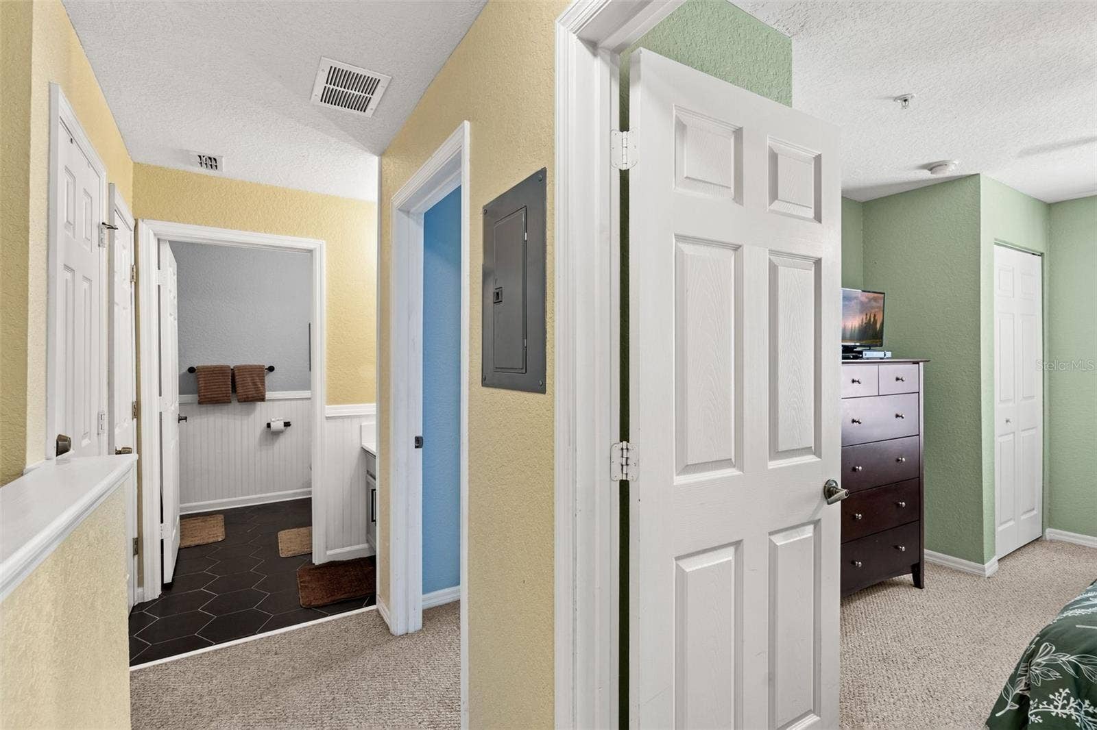 4600 YELLOWGOLD ROAD W, #105, Kissimmee, FL 34746 Second Floor Hallway.