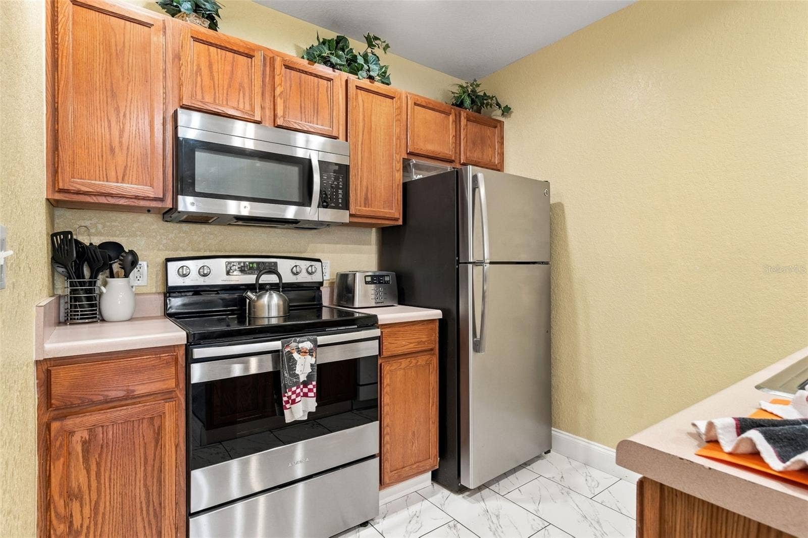 4600 YELLOWGOLD ROAD W, #105, Kissimmee, FL 34746 Kitchen with high-top seating.