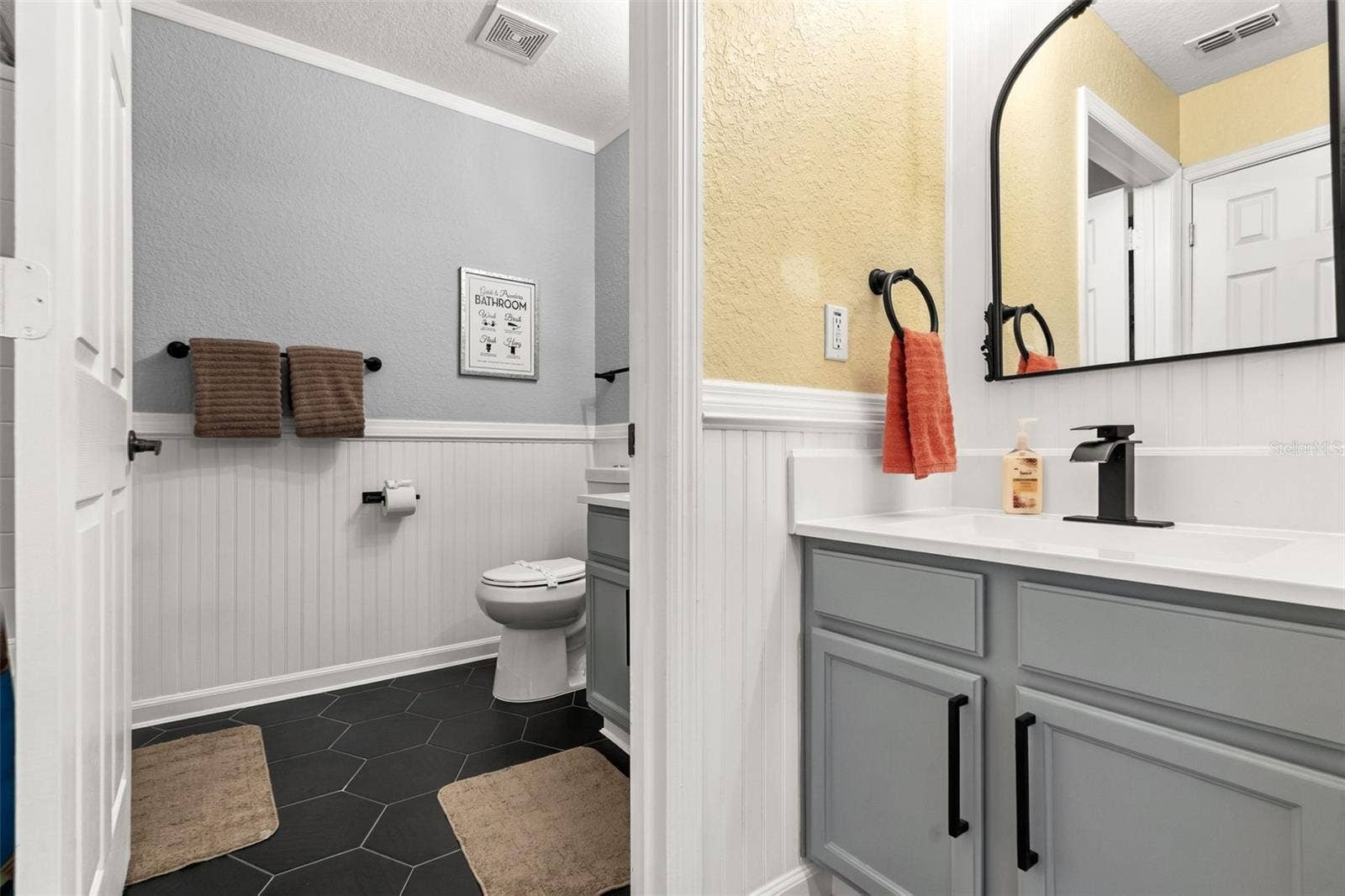 4600 YELLOWGOLD ROAD W, #105, Kissimmee, FL 34746 Hallway vanity area leading to Bathroom #2.