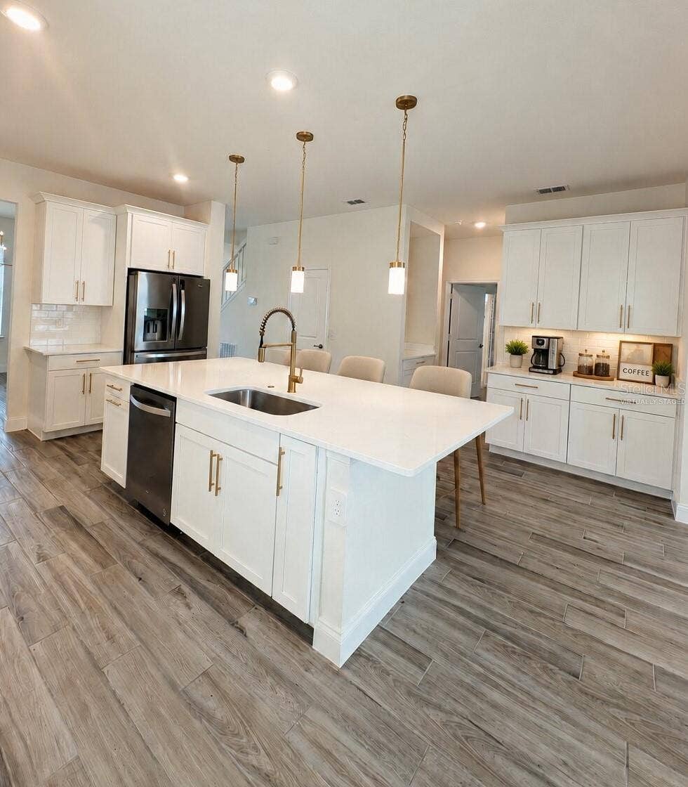 952 VINEYARD RIDGE ROAD, Minneola, FL 34715 Kitchen Island and NookVirtually Staged