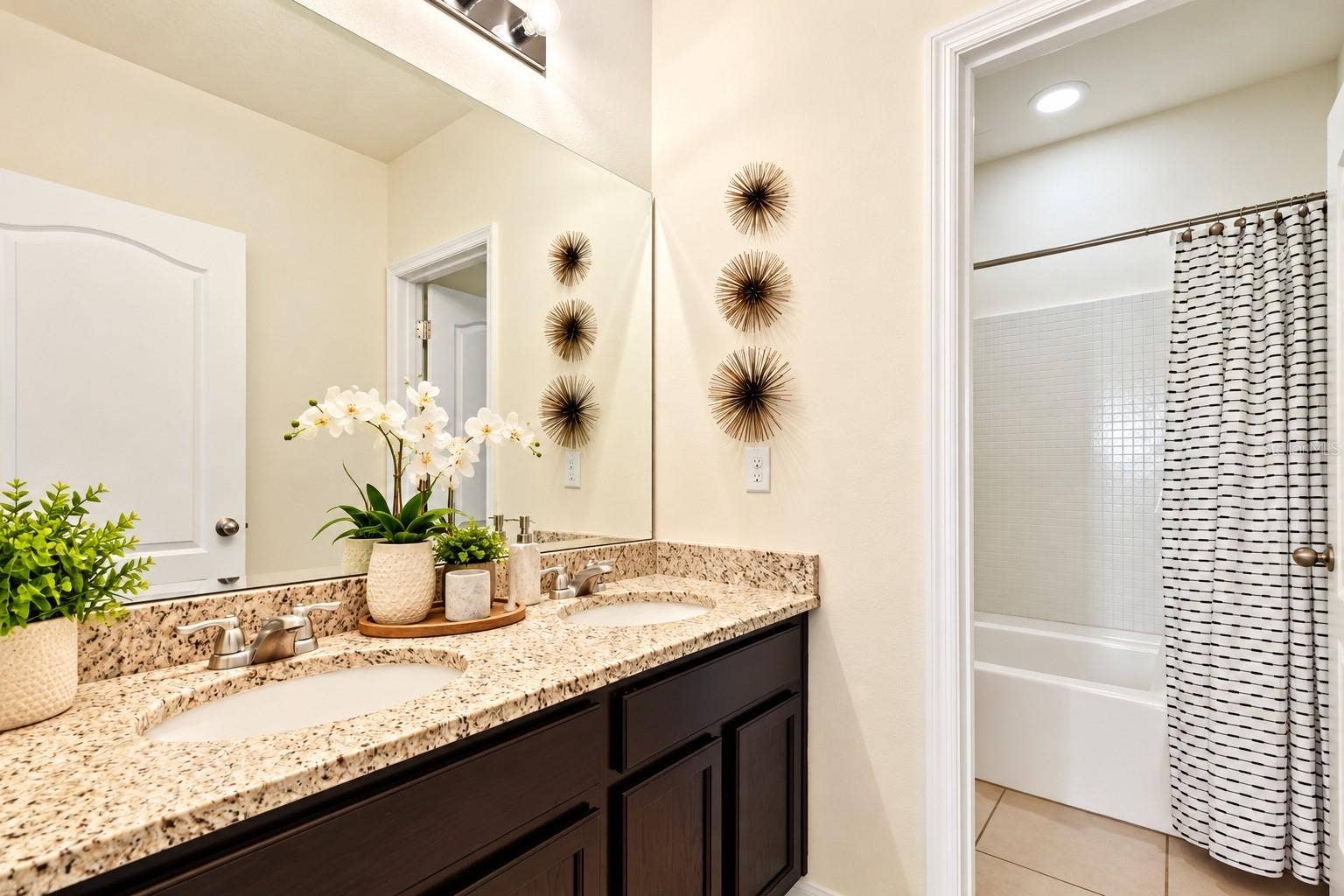 6049 BROAD OAK DRIVE, Davenport, FL 33837 6049 BROAD OAK DRIVE, Davenport, FL 33837