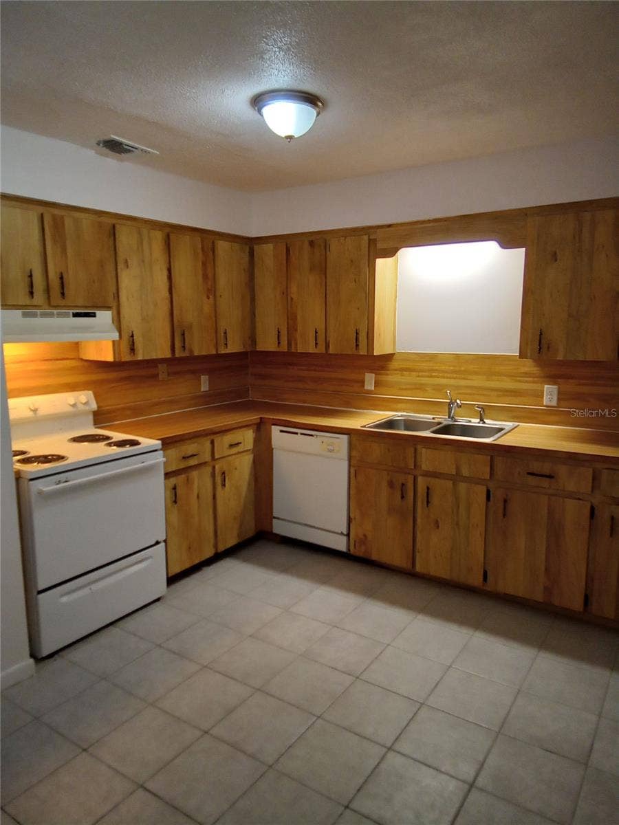 724 W ALAMO DRIVE, Lakeland, FL 33813