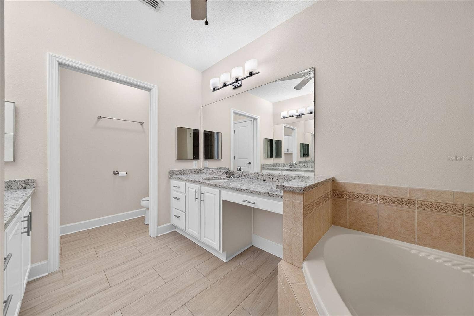 1231 WRIGHT CIRCLE, #108, Celebration, FL 34747 Primary Bath with Soaking Tub