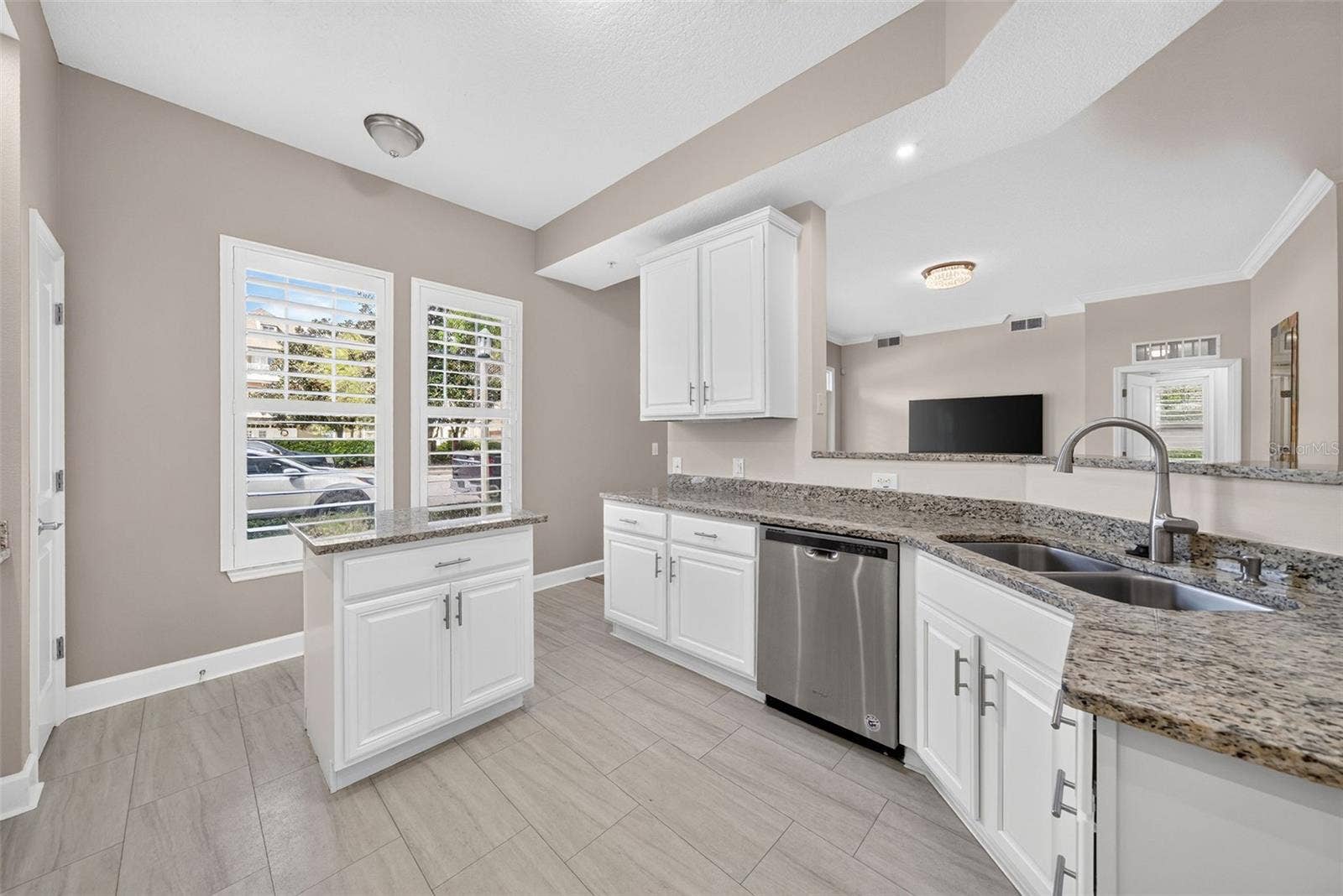 1231 WRIGHT CIRCLE, #108, Celebration, FL 34747 Kitchen