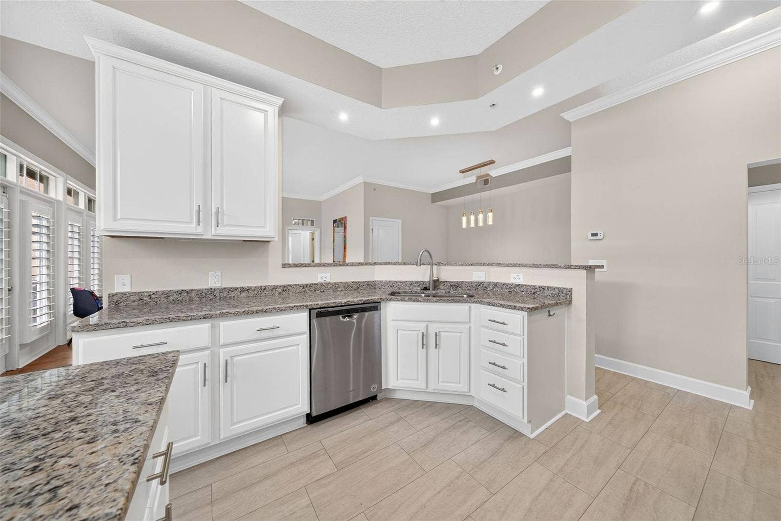 1231 WRIGHT CIRCLE, #108, Celebration, FL 34747 Kitchen