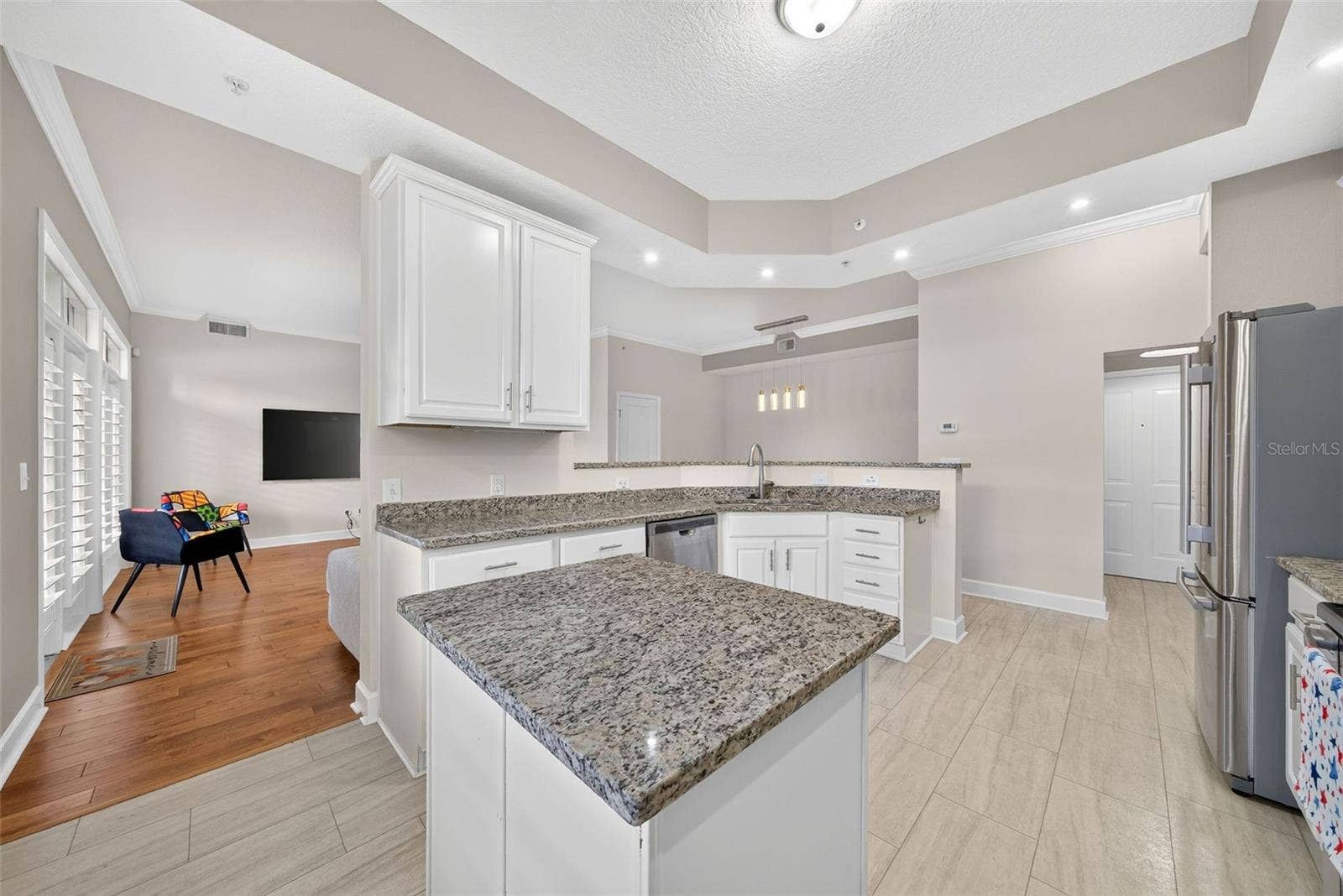 1231 WRIGHT CIRCLE, #108, Celebration, FL 34747 Kitchen with Island