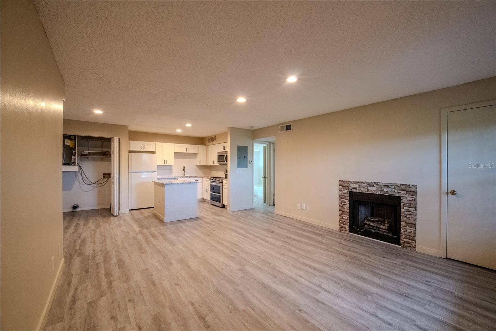 315 LAKEPOINTE DRIVE, #204, Altamonte Springs, FL 32701 315 LAKEPOINTE DRIVE, #204, Altamonte Springs, FL 32701