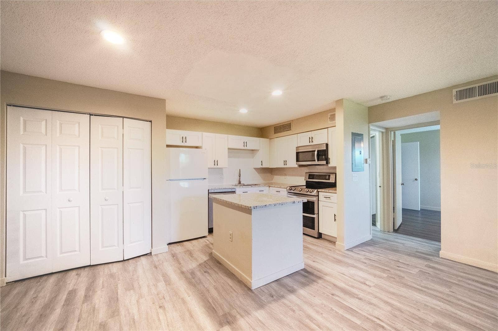 315 LAKEPOINTE DRIVE, #204, Altamonte Springs, FL 32701 315 LAKEPOINTE DRIVE, #204, Altamonte Springs, FL 32701