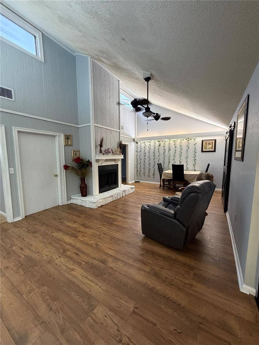 4404 S LAUREL POINTE DRIVE, Lakeland, FL 33813 4404 S LAUREL POINTE DRIVE, Lakeland, FL 33813