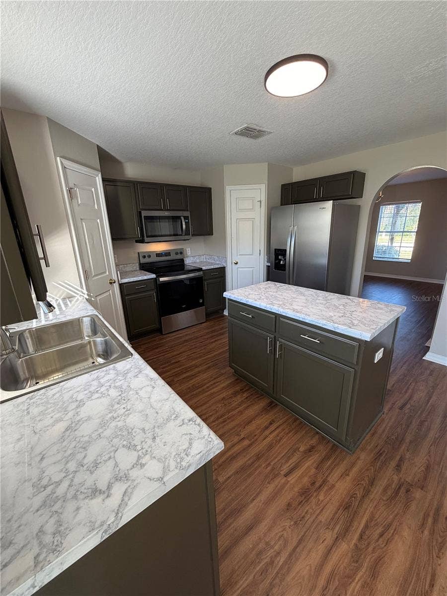 465 FISH HAWK DRIVE, Winter Haven, FL 33884 Stainless Steel Appliances