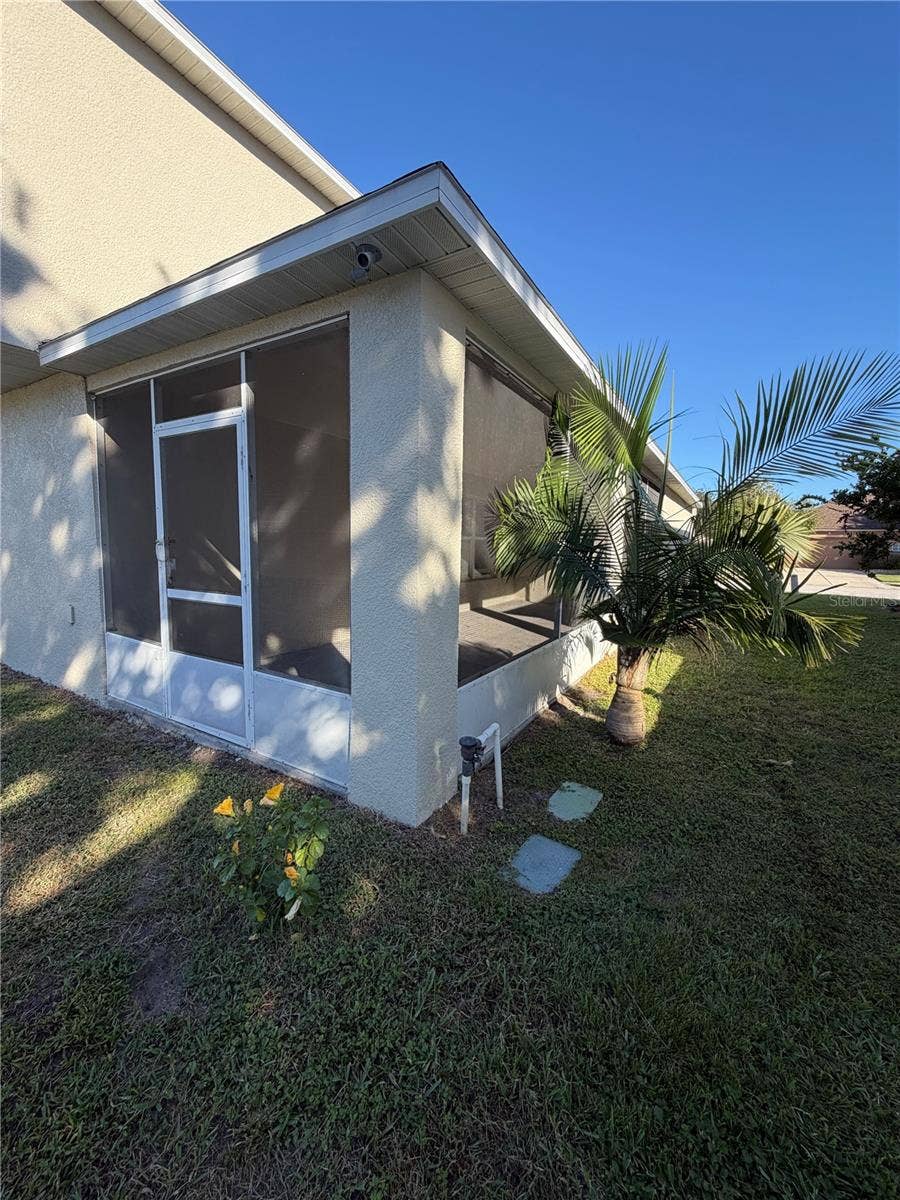 465 FISH HAWK DRIVE, Winter Haven, FL 33884 Spacious Screened Porch
