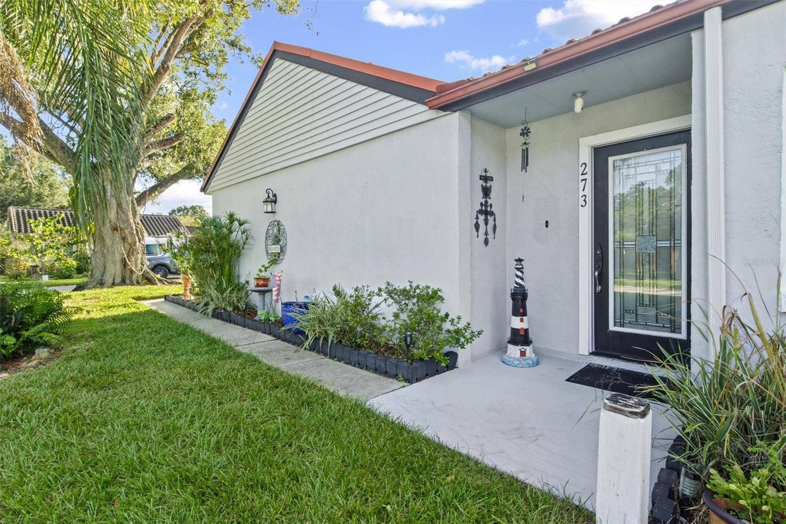 273 MARIPOSA STREET, Winter Haven, FL 33884 Spacious Corner Lot - Sideentrance
