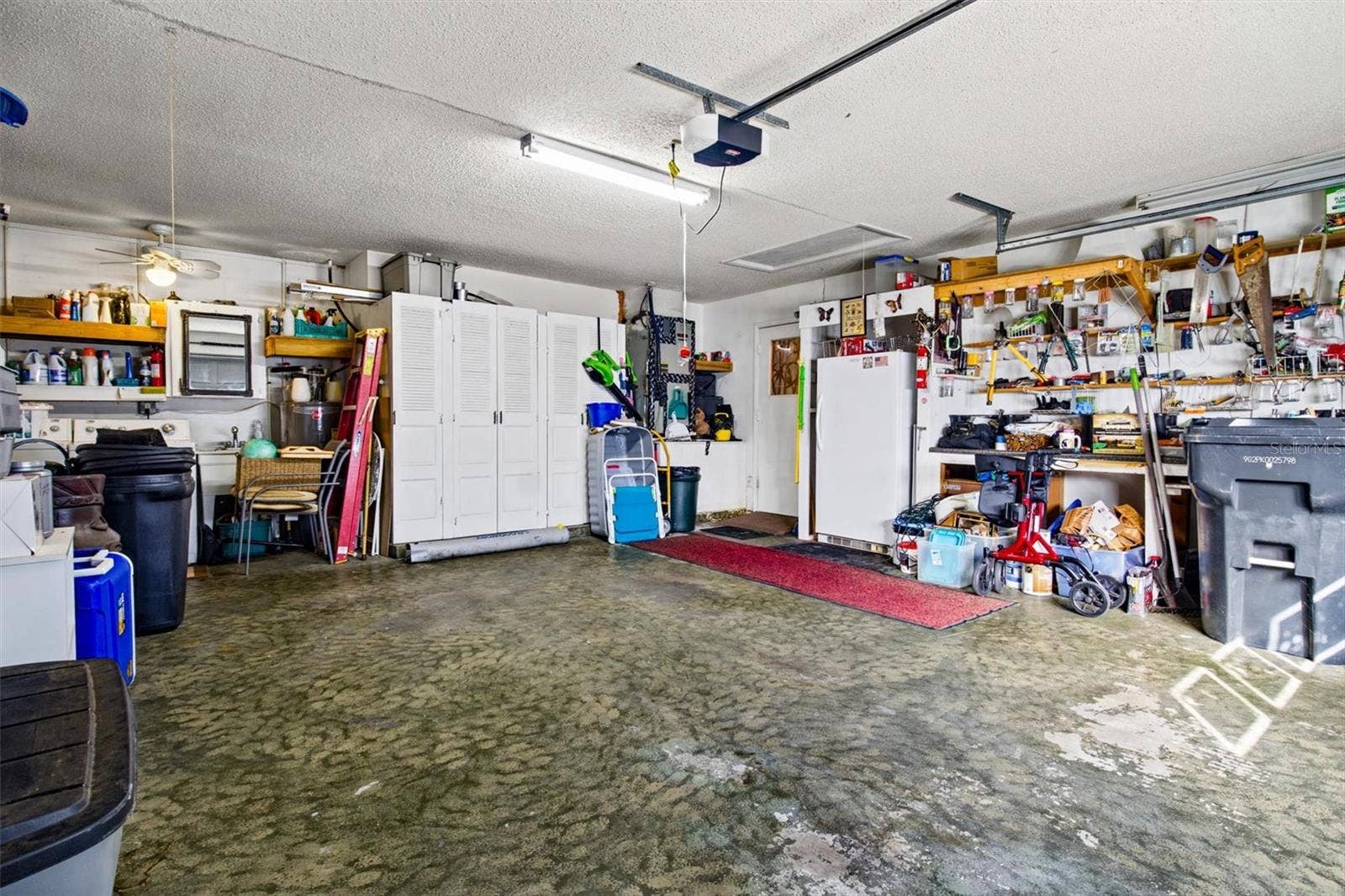 273 MARIPOSA STREET, Winter Haven, FL 33884 Garage - Washer and Dryer will stay!