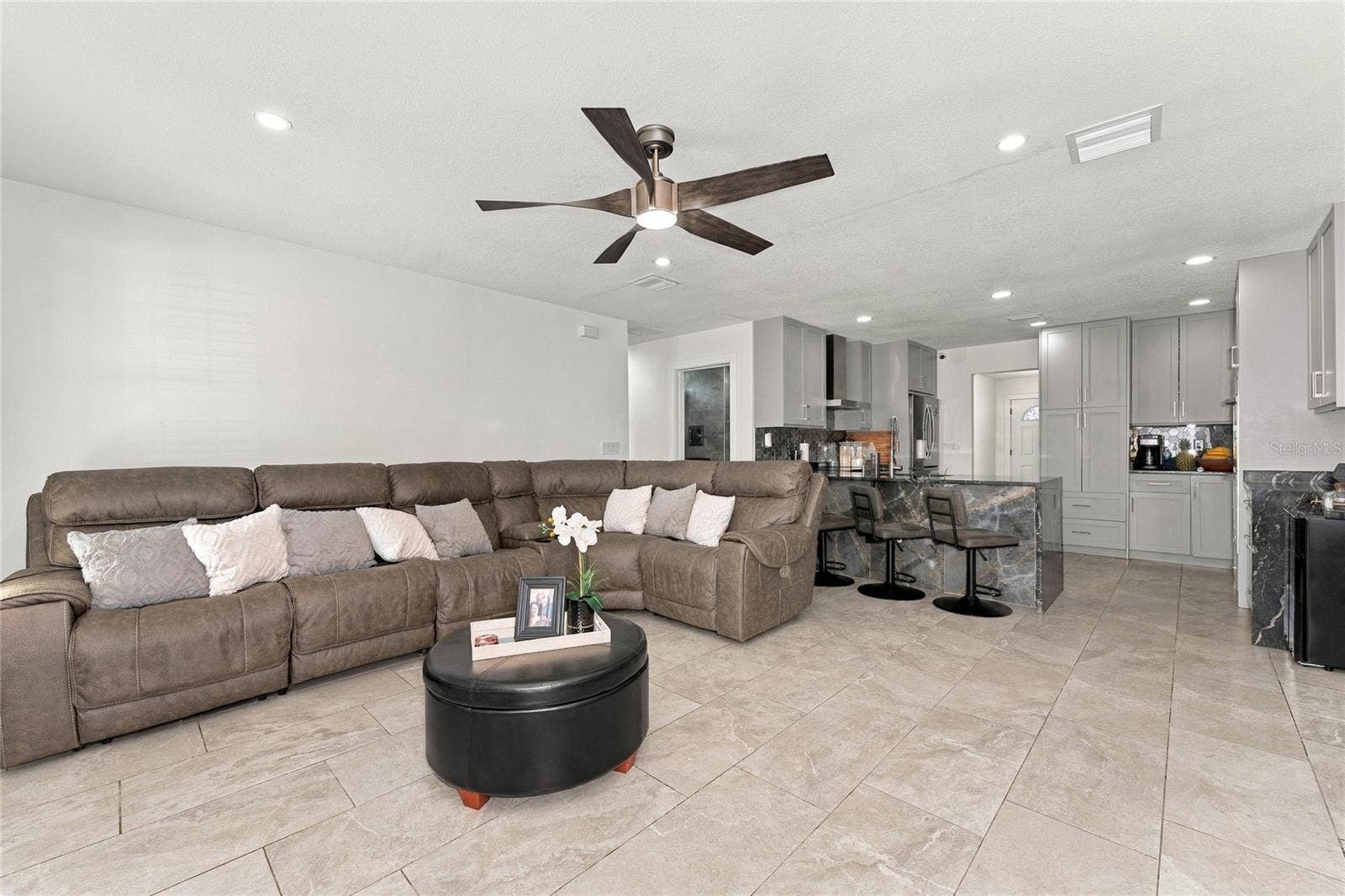 1418 OVERDALE STREET, Orlando, FL 32825 Living Room