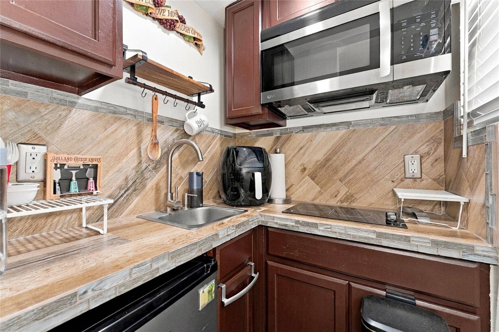 1418 OVERDALE STREET, Orlando, FL 32825 Kitchen