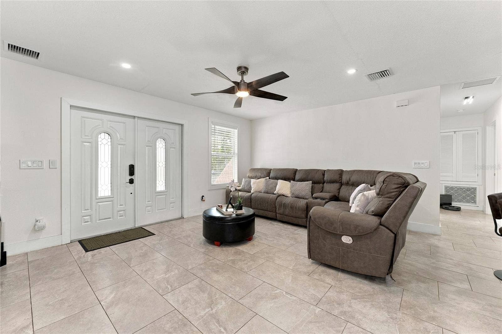 1418 OVERDALE STREET, Orlando, FL 32825 Living Room