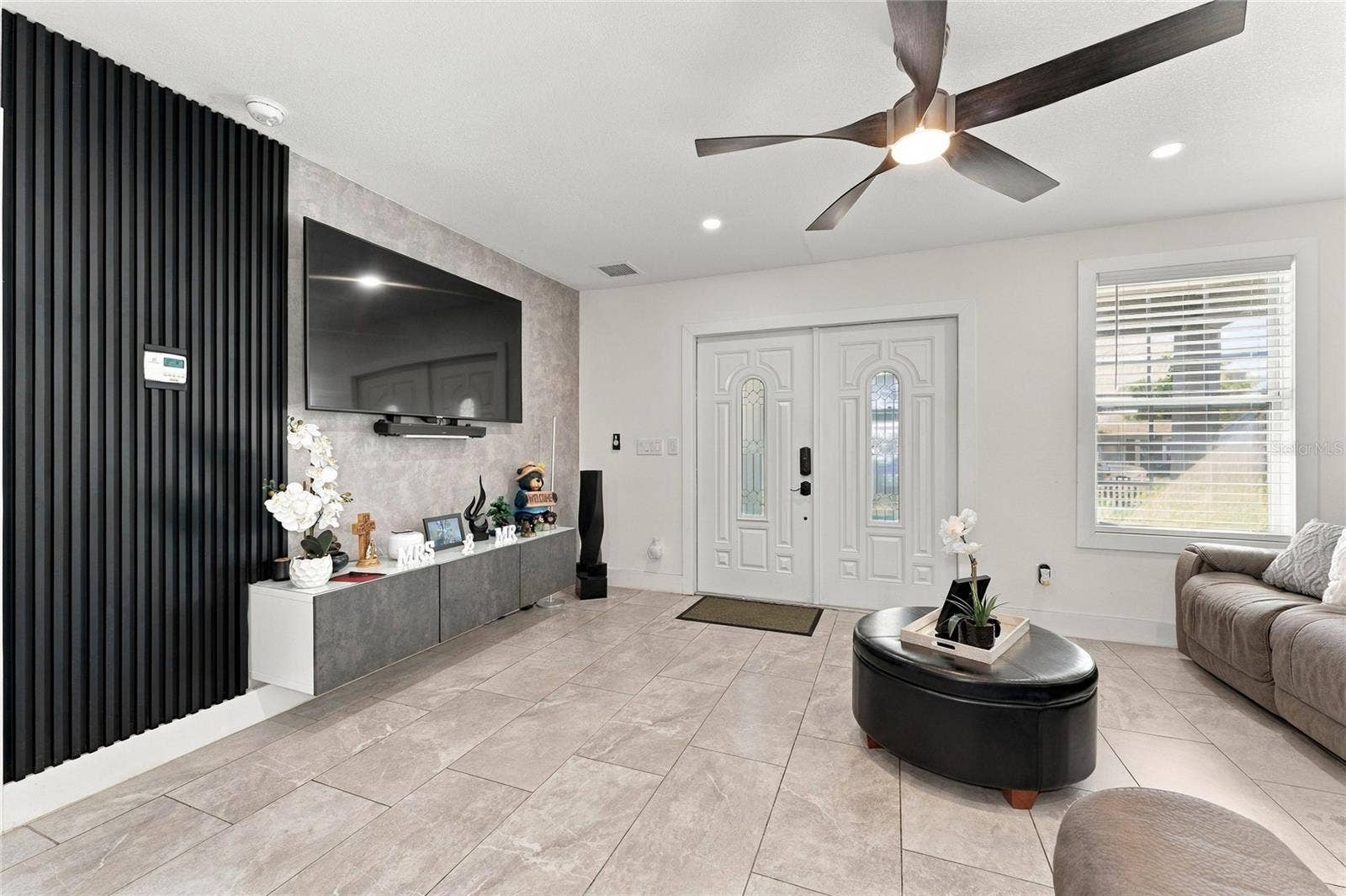 1418 OVERDALE STREET, Orlando, FL 32825 Living Room