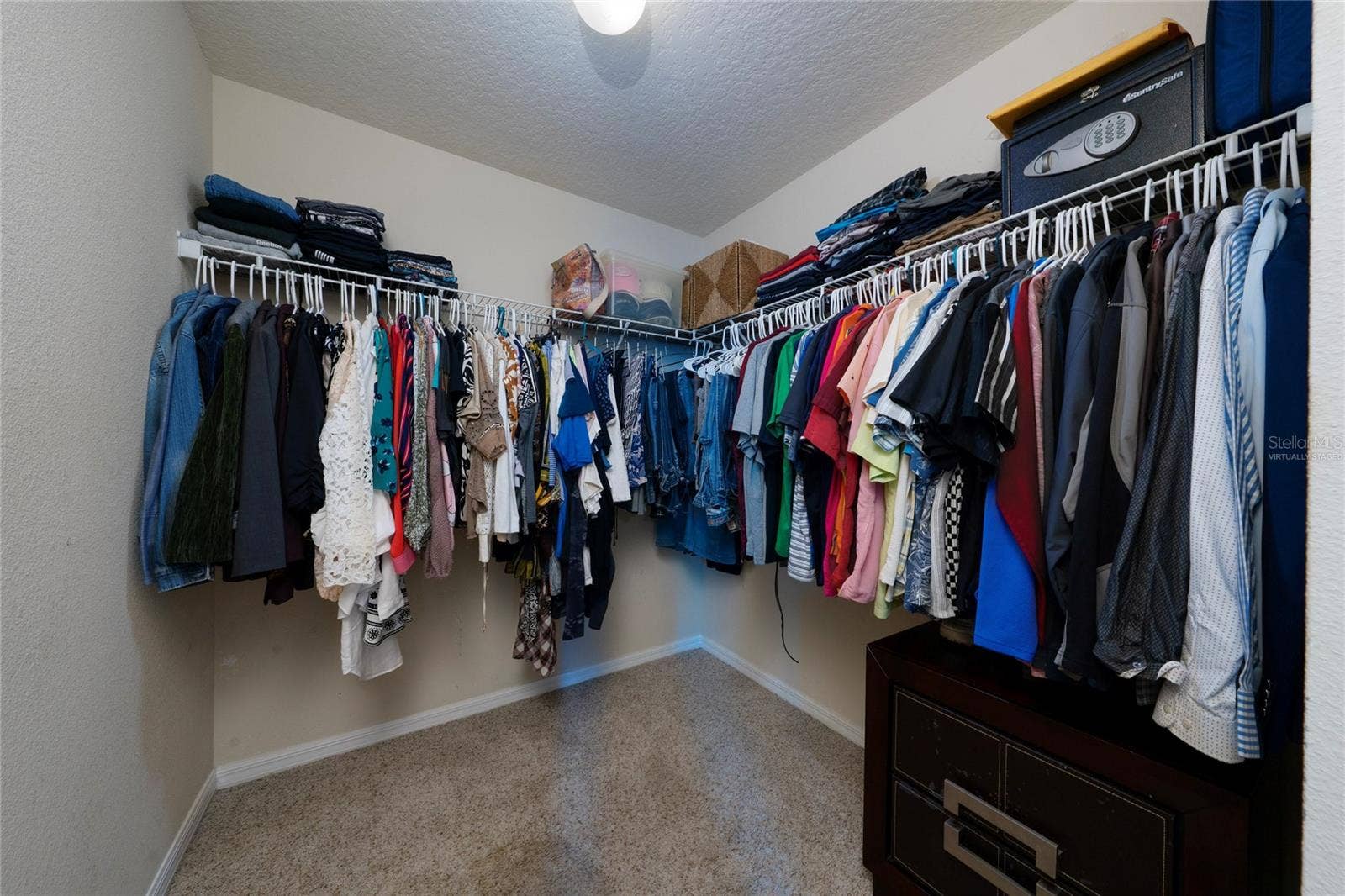 11919 VERRAZANO DRIVE, Orlando, FL 32836 Virtually Staged.