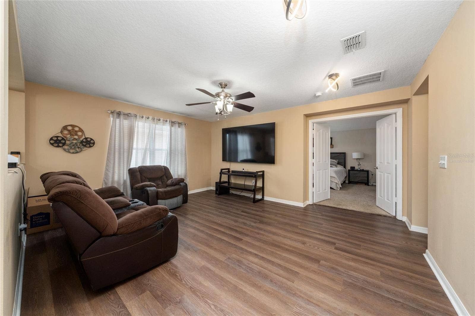 11919 VERRAZANO DRIVE, Orlando, FL 32836 Virtually Staged.