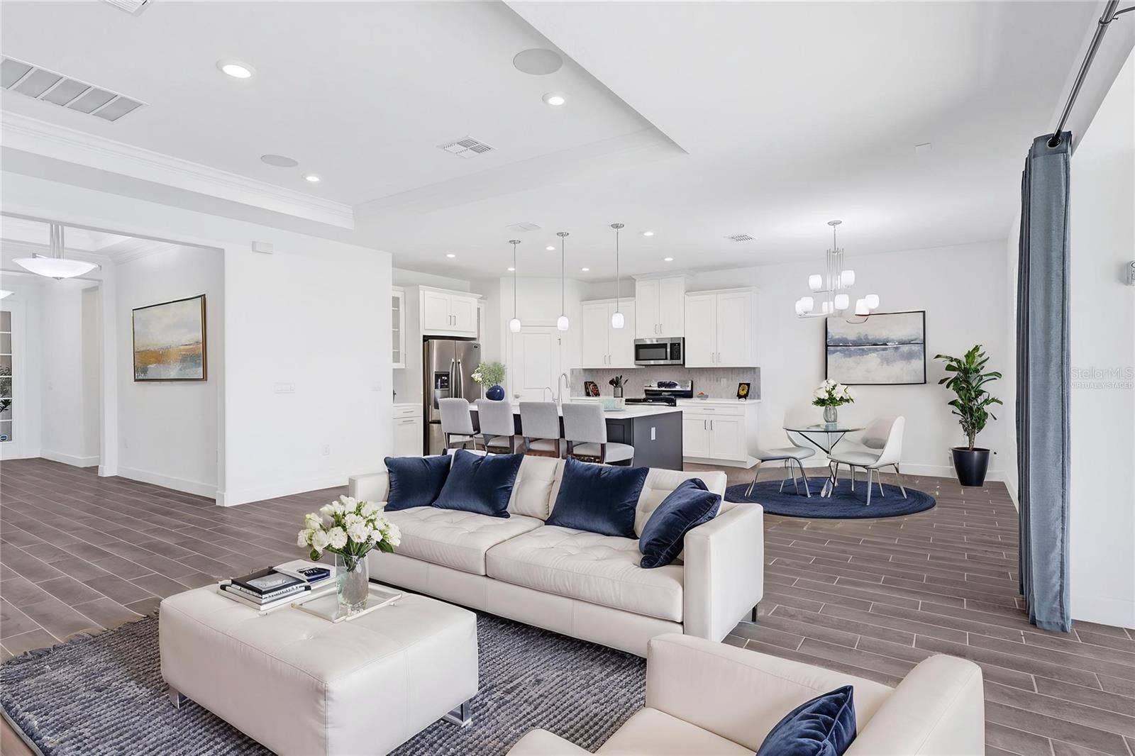GREAT ROOM virtually staged