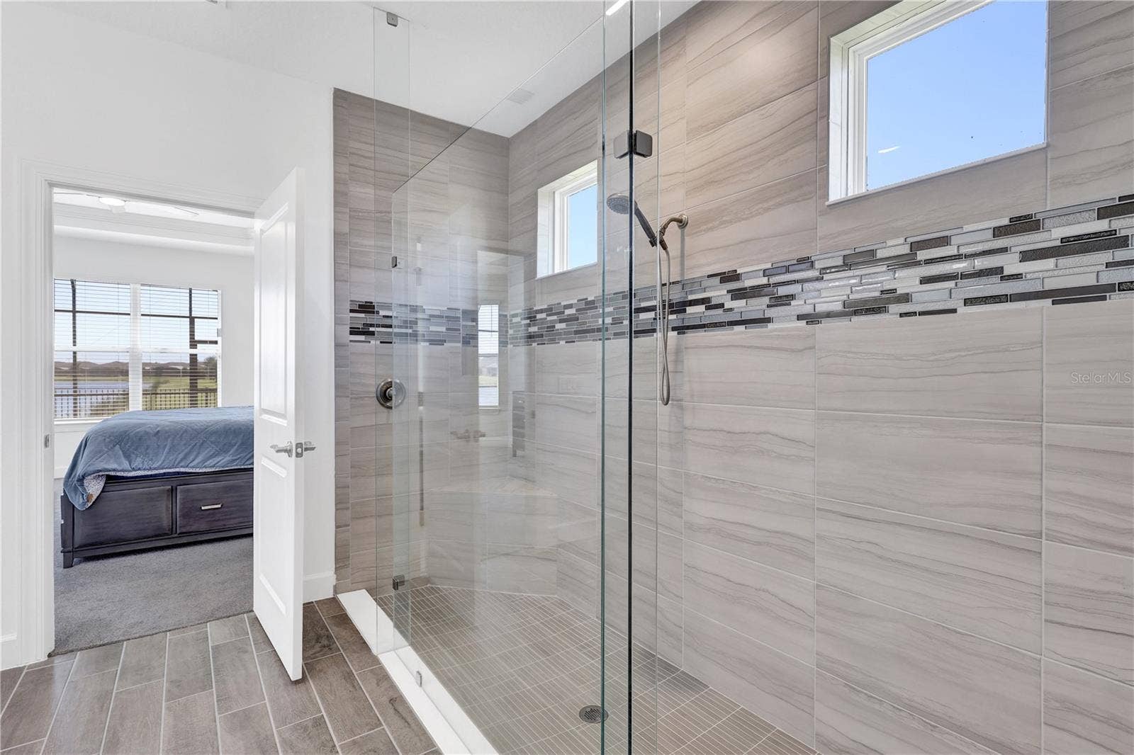 WALK-IN SHOWER