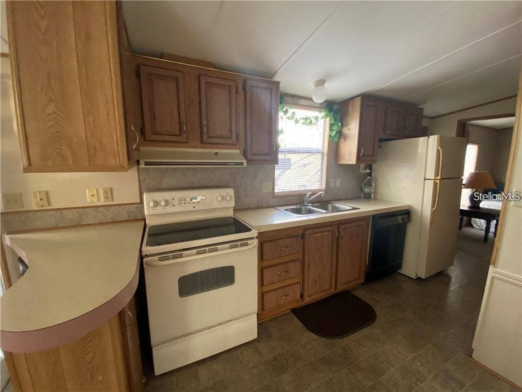 28 FAIRVIEW COURT, Haines City, FL 33844 28 FAIRVIEW COURT, Haines City, FL 33844