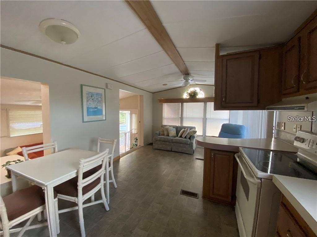 28 FAIRVIEW COURT, Haines City, FL 33844 28 FAIRVIEW COURT, Haines City, FL 33844