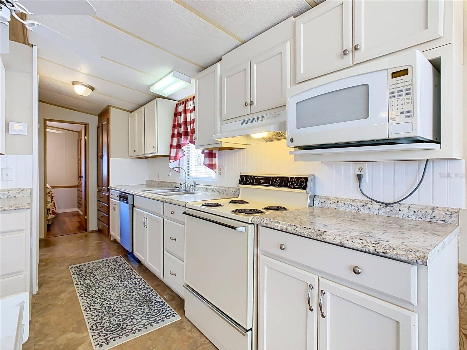 9000 US HWY 192, #897, Clermont, FL 34714 Kitchen