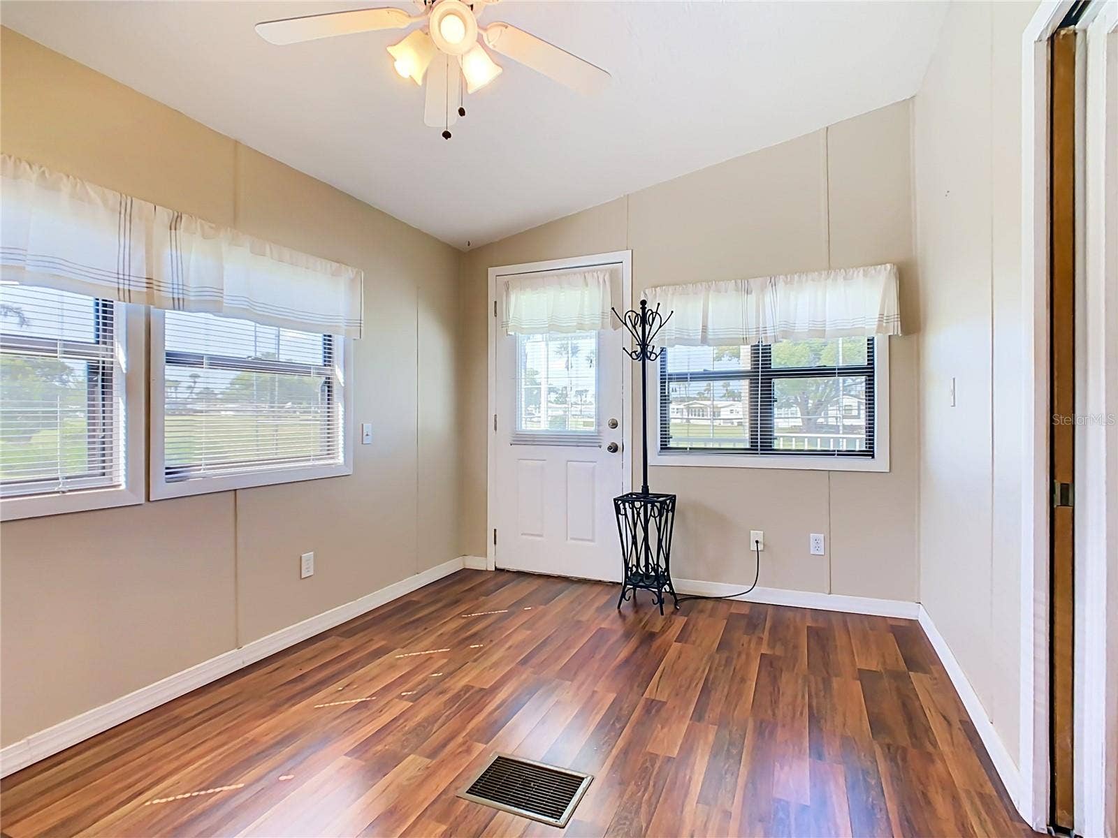 9000 US HWY 192, #897, Clermont, FL 34714 2nd bedroom