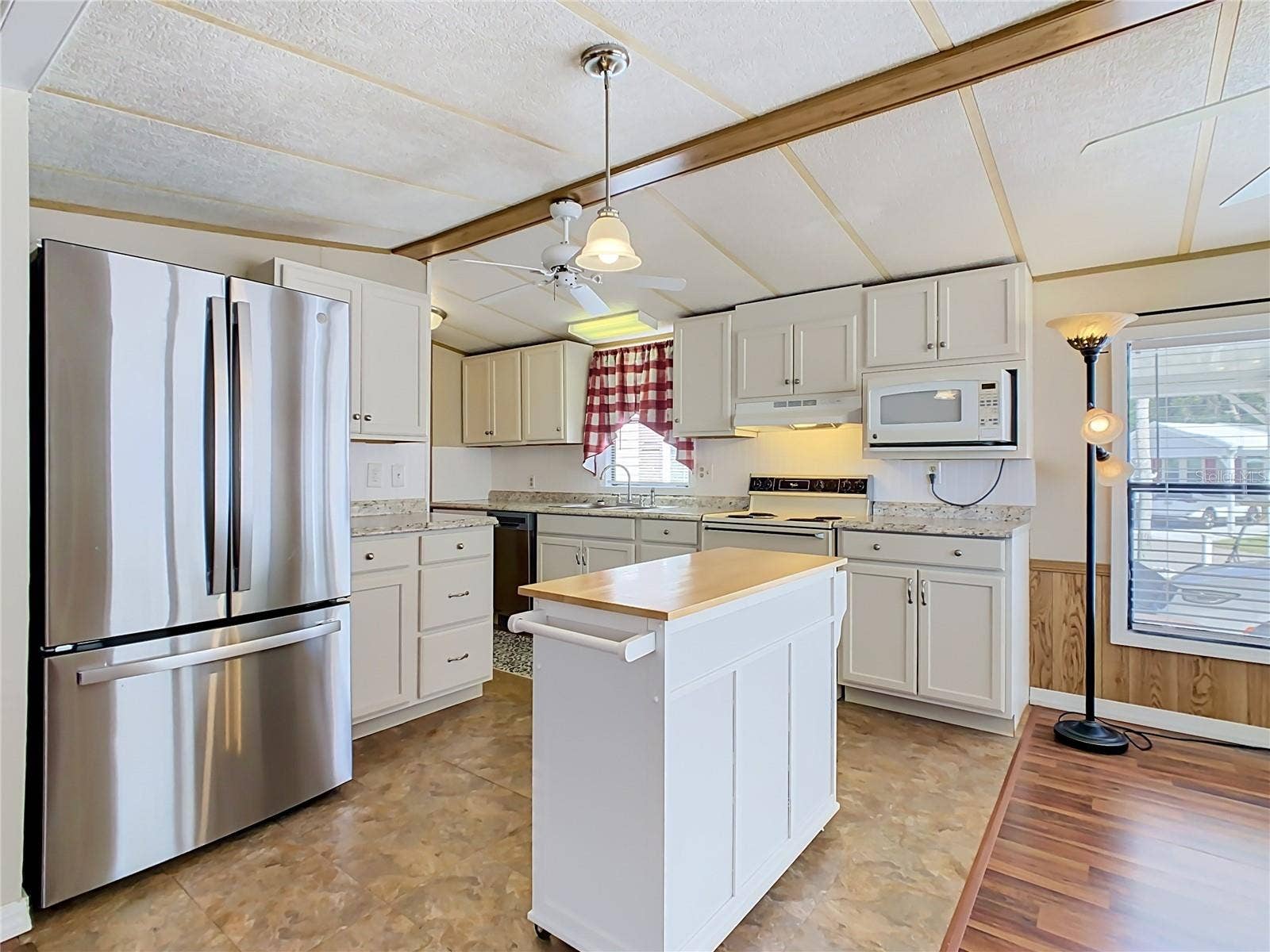 9000 US HWY 192, #897, Clermont, FL 34714 kitchen