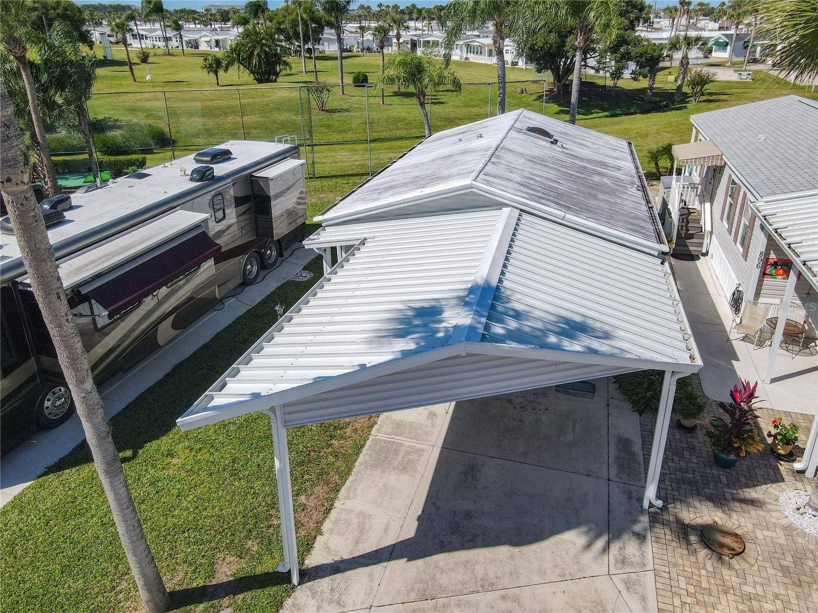9000 US HWY 192, #897, Clermont, FL 34714 Huge carport