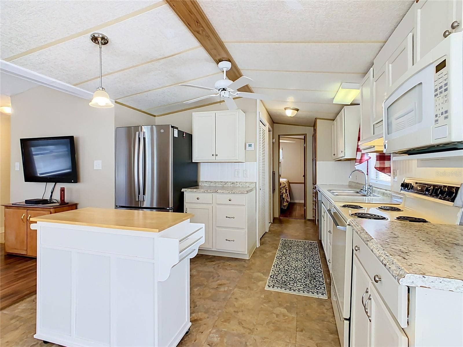 9000 US HWY 192, #897, Clermont, FL 34714 kitchen